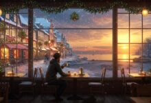 Voyageur solitaire assis dans un café festif, vue sur une rue européenne enneigée et un paysage côtier ensoleillé.